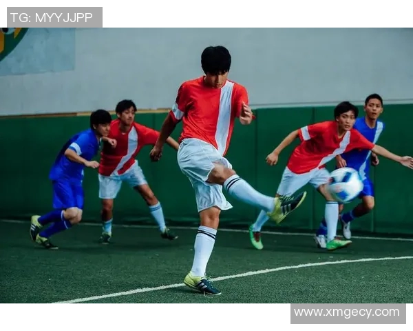 传奇归来足球明星队员重聚赛场再创辉煌展现青春激情与团队精神